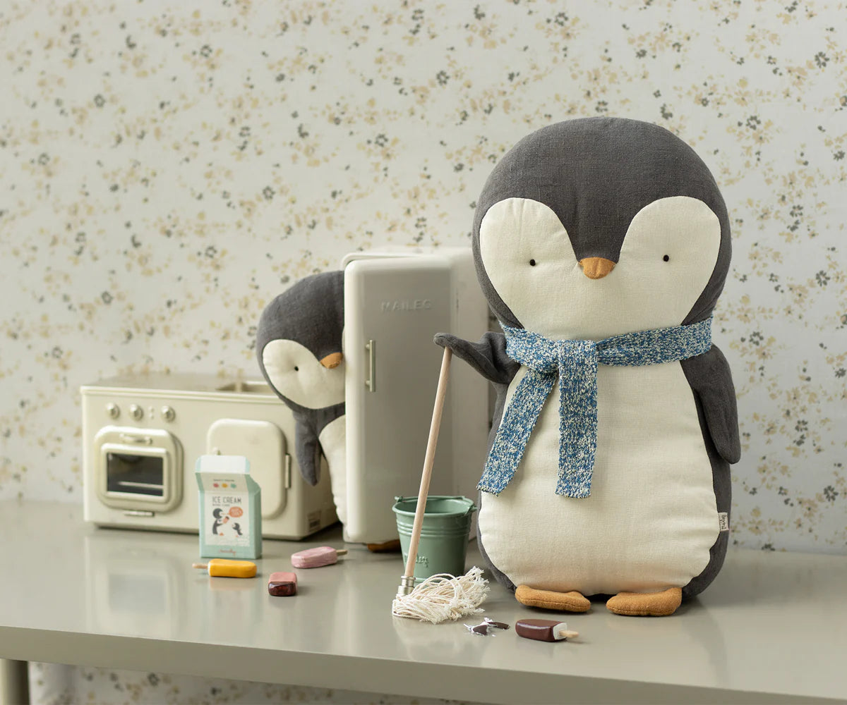 Medium Penguin