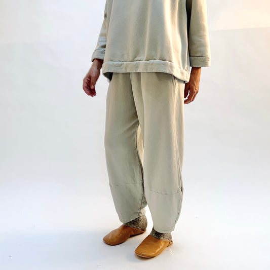 Angled front view of Oliver Fleece Pant in Orlaya, showing the loose legs tapering toward the ankles.