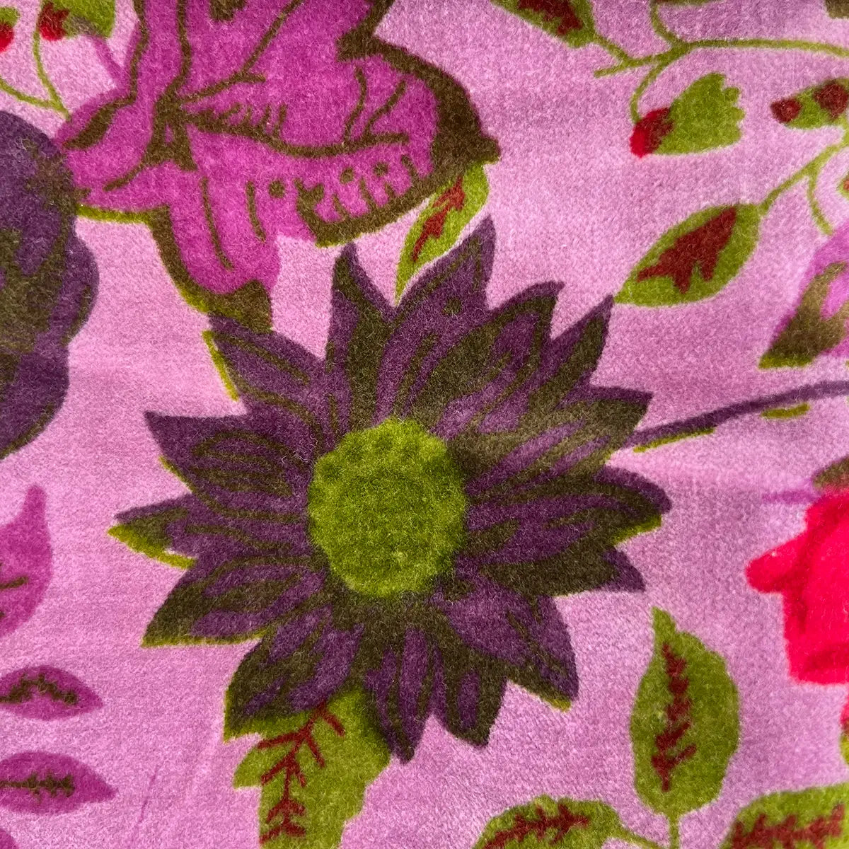 Rome Velvet Pouch in Rosas Lavender