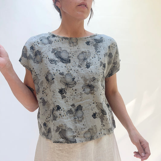 High Low Linen Tee in Overcast Leoni Floral Print