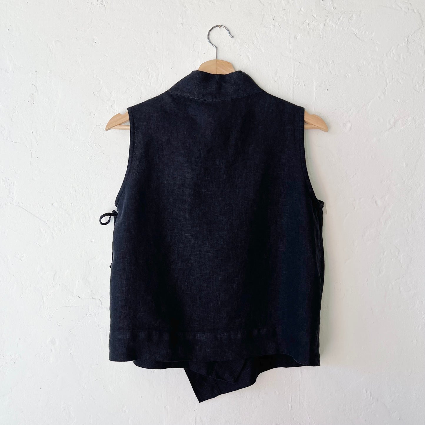 Koryo Vest in Black
