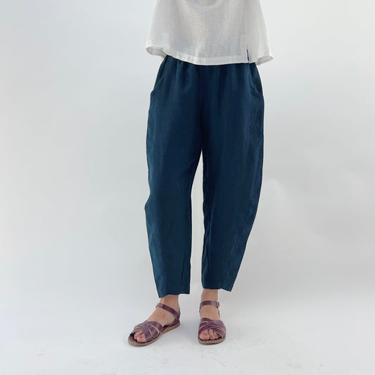 Seamed Taper Pant in Navy