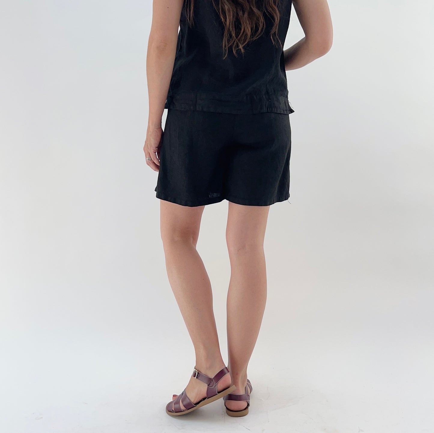 Easy Linen Shorts in Black
