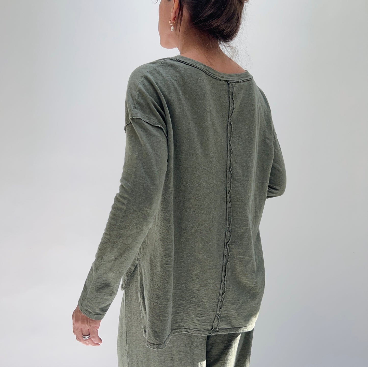 Deep V Pocket Top in Kelp