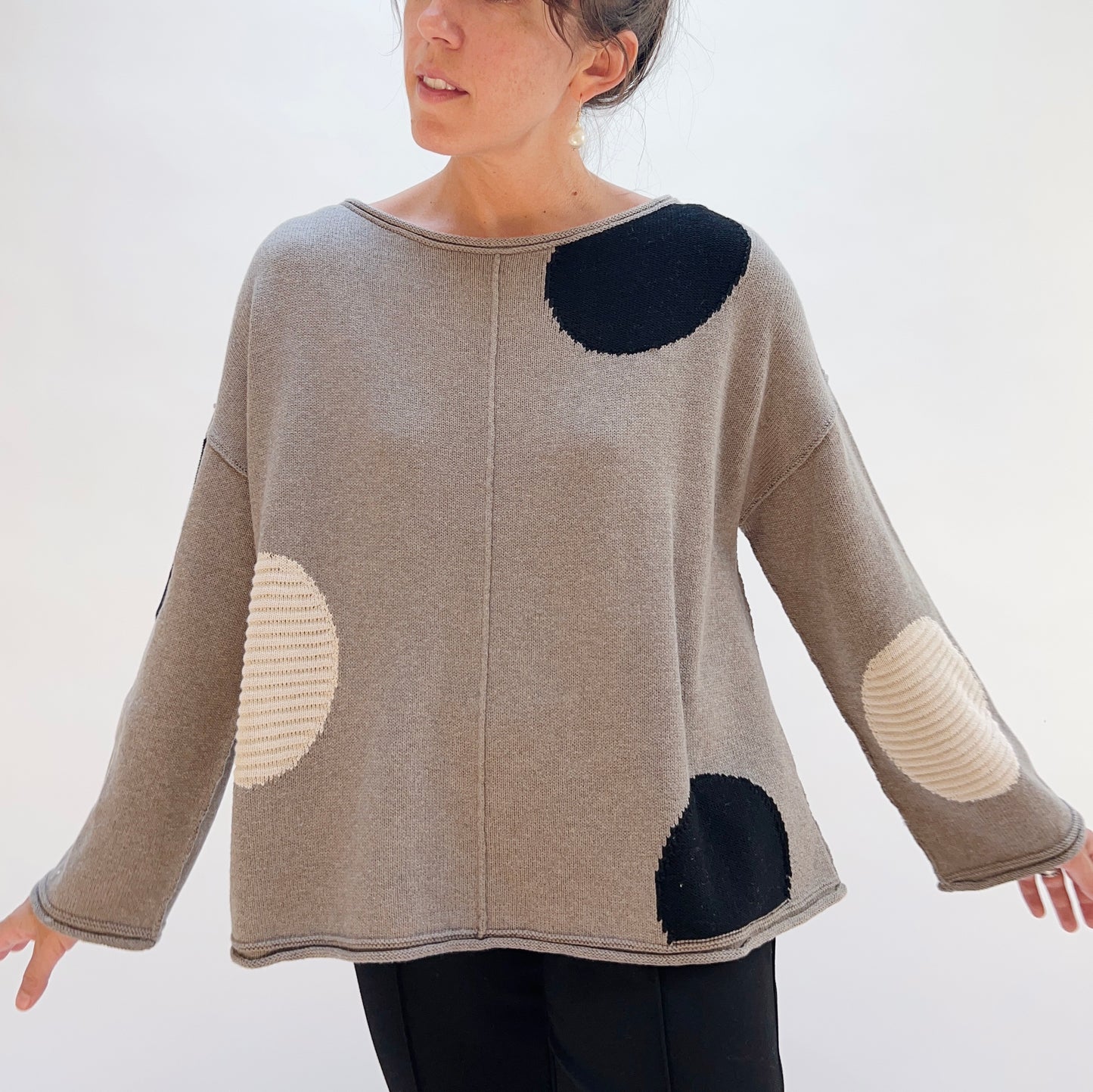 Statement Circle Pullover in Rockridge