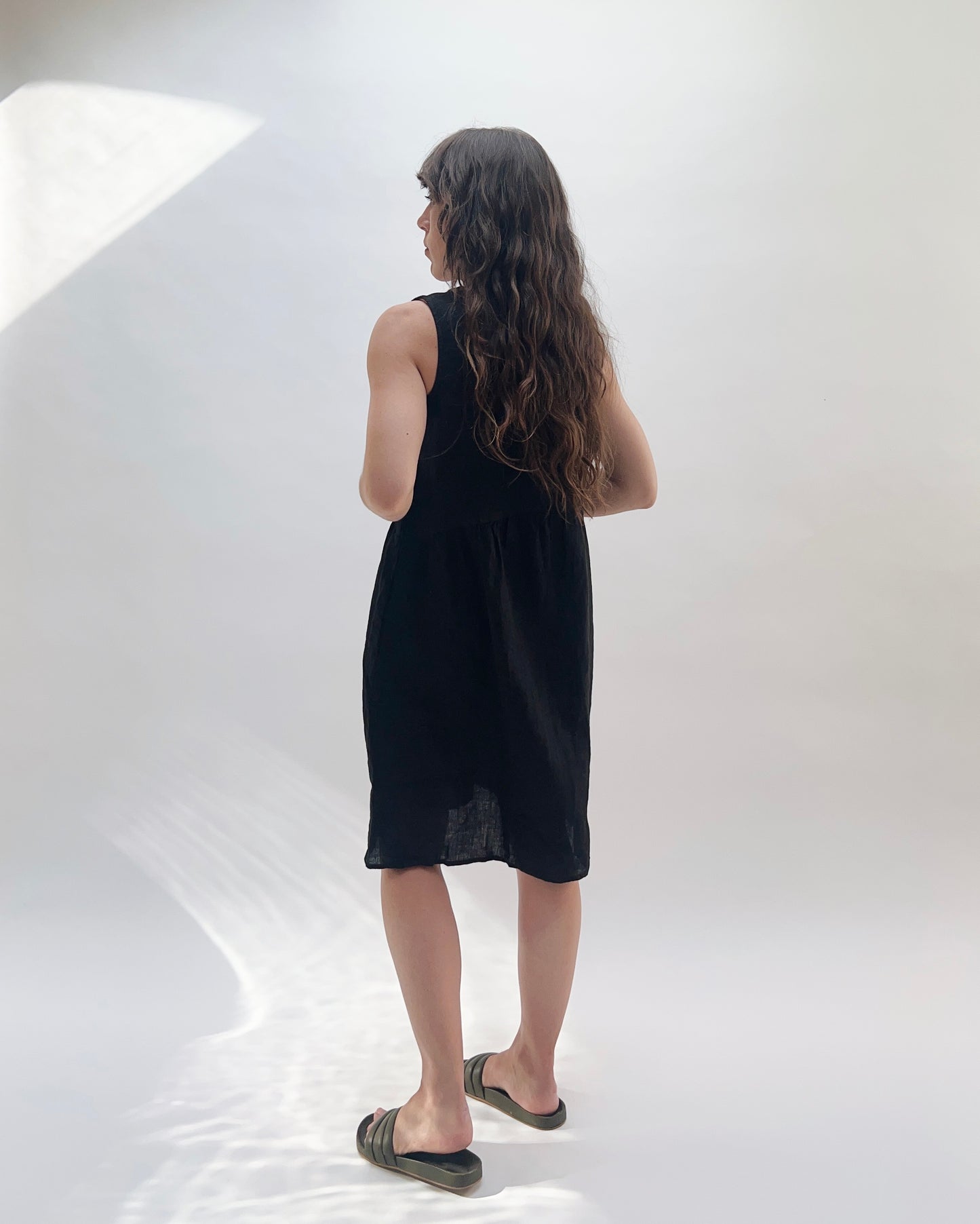 Cut Loose | Flounce Tank Dress in Black