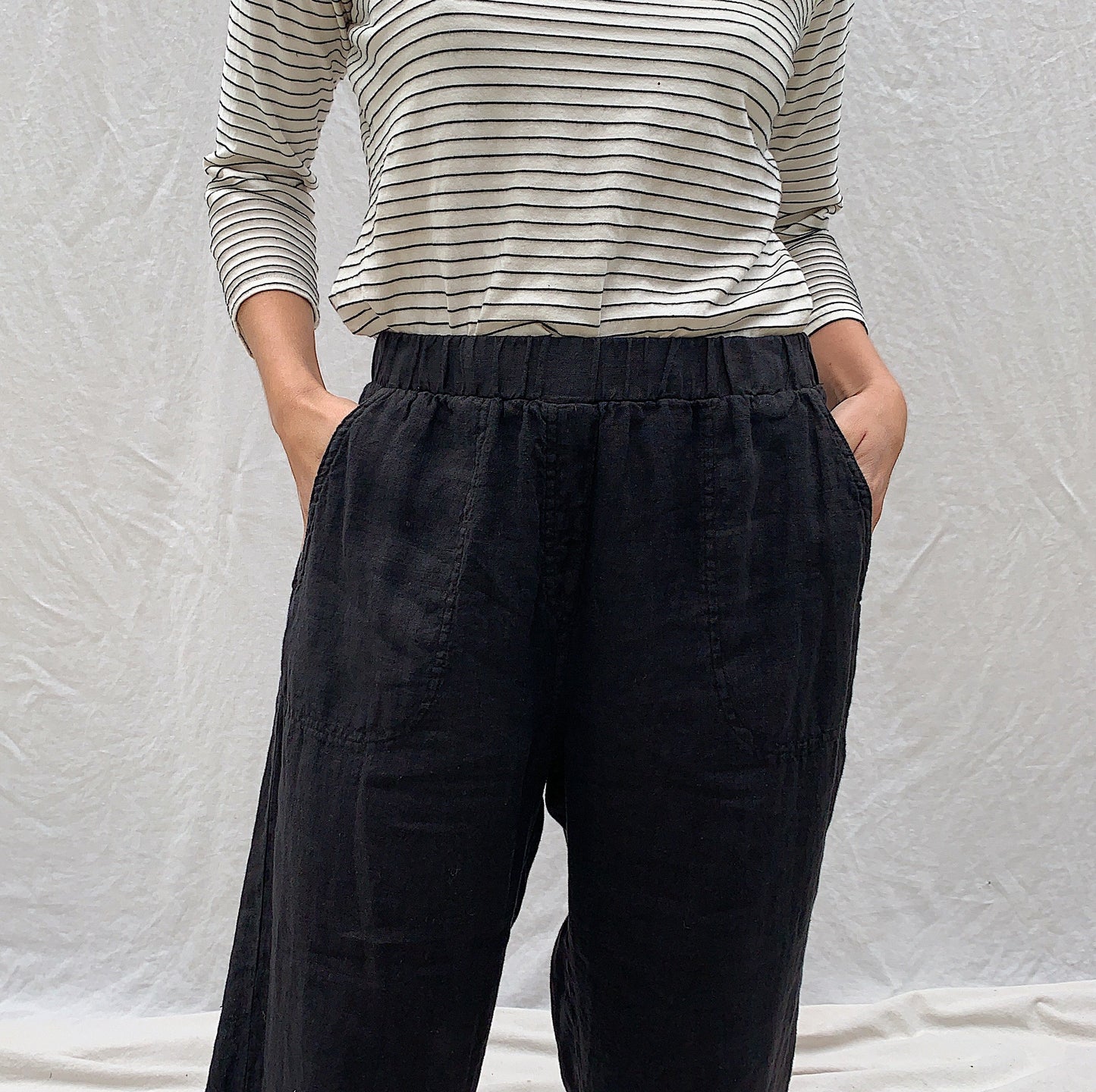 Heavy Linen Easy Crop Flood in Black