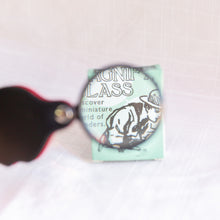 Load image into Gallery viewer, front view of pocket magnifying glass toy
