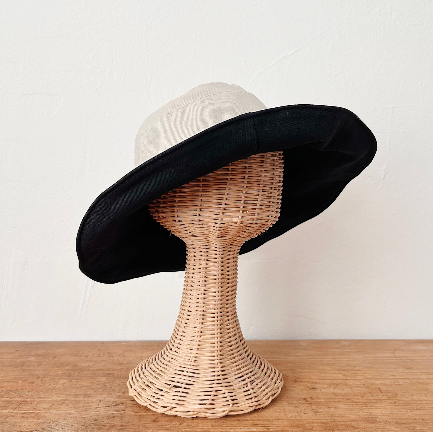 Cotton & Linen Wide Brim Hat in Reversible Black