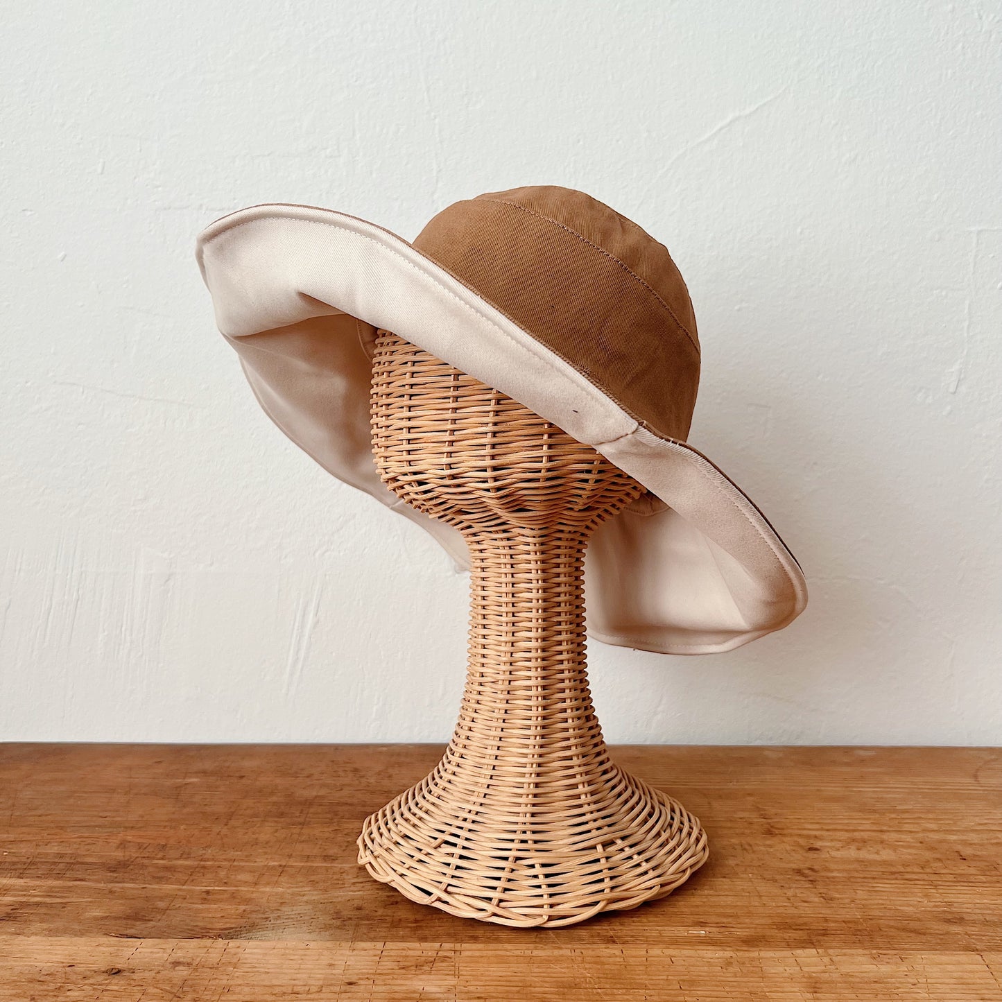 Cotton & Linen Wide Brim Hat in Reversible Beige