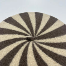 Load image into Gallery viewer, Child&#39;s Berlingot Beret in Iced Brown
