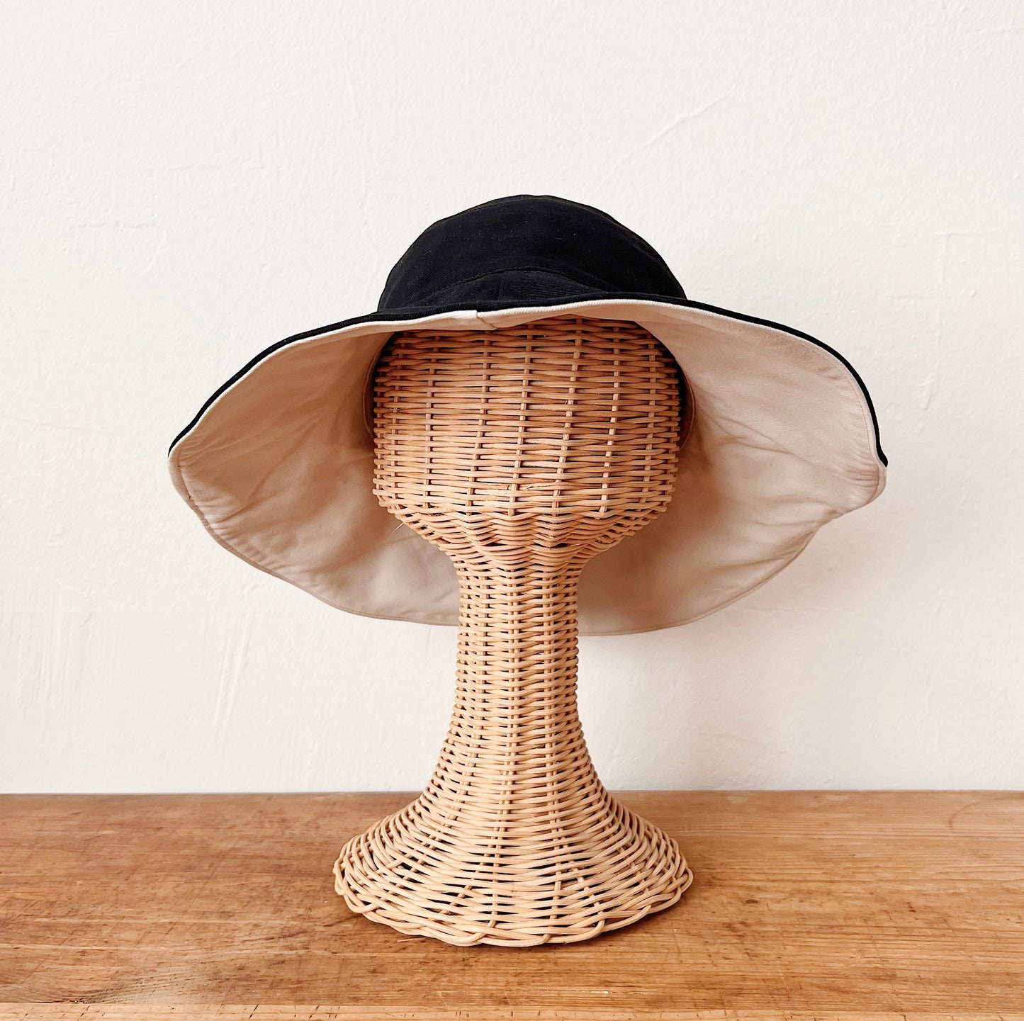 Cotton & Linen Wide Brim Hat in Reversible Black