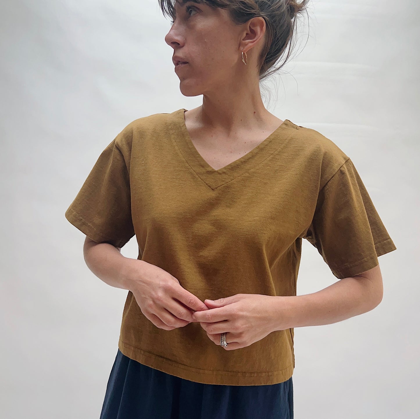 Pacific Cotton | Crop V-Neck in Quinquina
