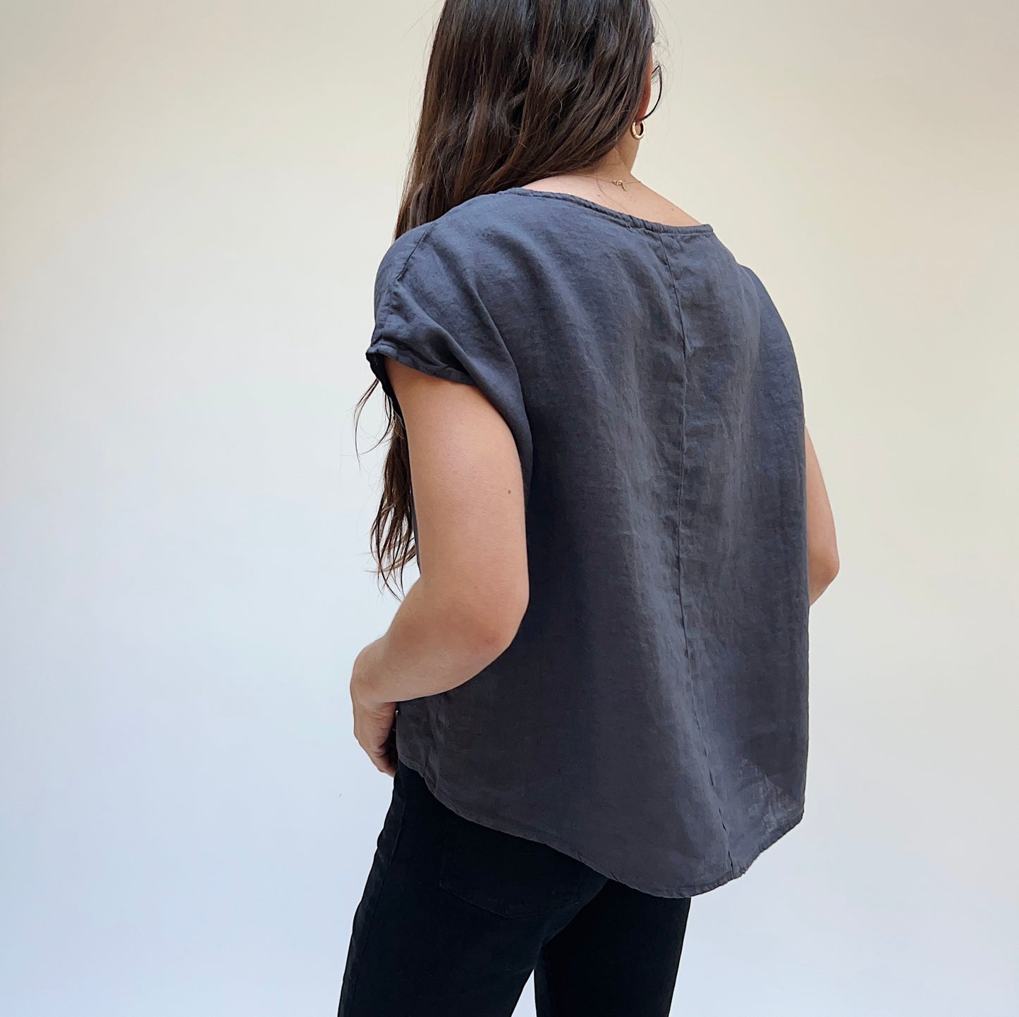High Low Linen Tee in Anthracite