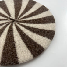 Load image into Gallery viewer, Child&#39;s Berlingot Beret in Iced Brown
