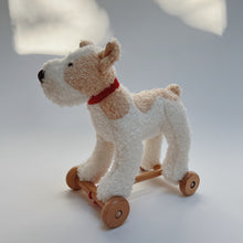 Load image into Gallery viewer, Egmont | Eliot Pull-Along
