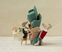 Load image into Gallery viewer, Maileg | King Mouse, Dad
