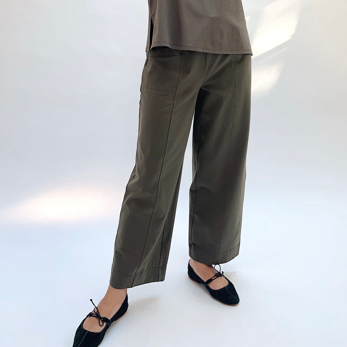 Habitat Stonewash Knit Pocket Flood Pant in Umber, front close-up showing the center front seam detail and wide-leg silhouette
