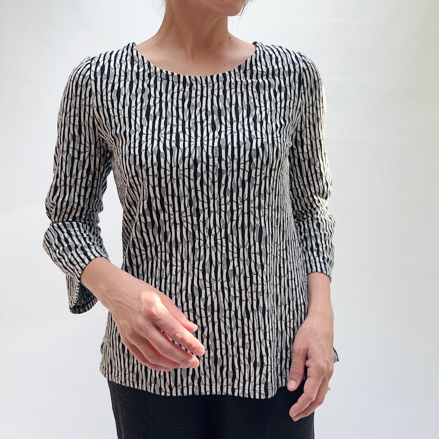 Daisy Dash Flounce Top in Black