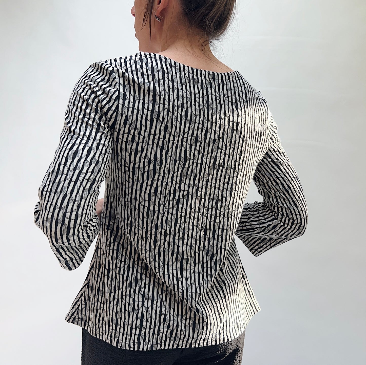 Daisy Dash Flounce Top in Black