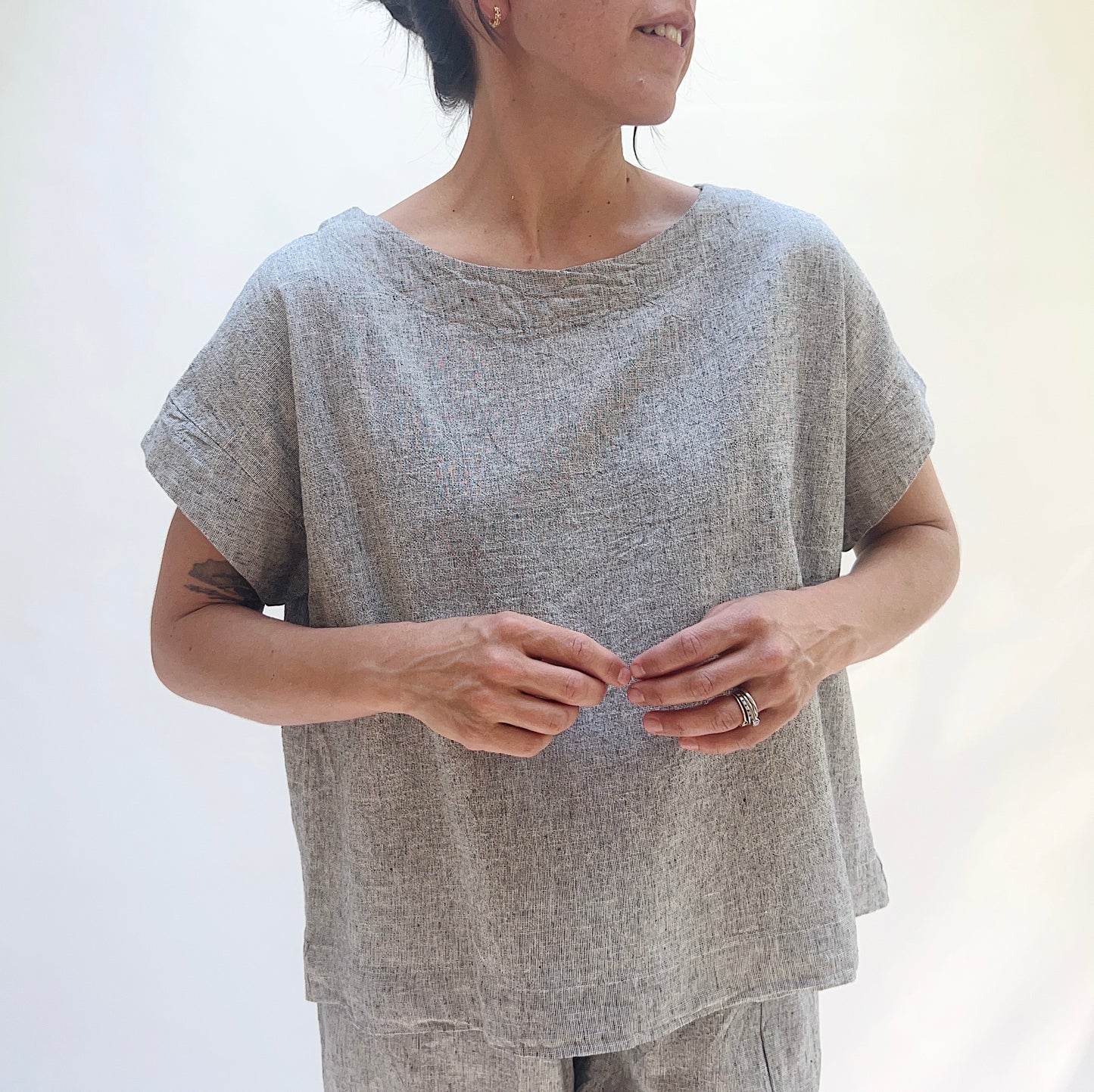 Short Sleeve Top in White Crosshatch