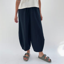 Load image into Gallery viewer, Pacific Cotton | Cotton Oliver Pant in Black
