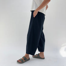 Load image into Gallery viewer, Pacific Cotton | Cotton Oliver Pant in Black
