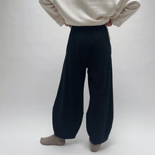 Load image into Gallery viewer, Bryn Walker | Oliver Fleece Pant in Black
