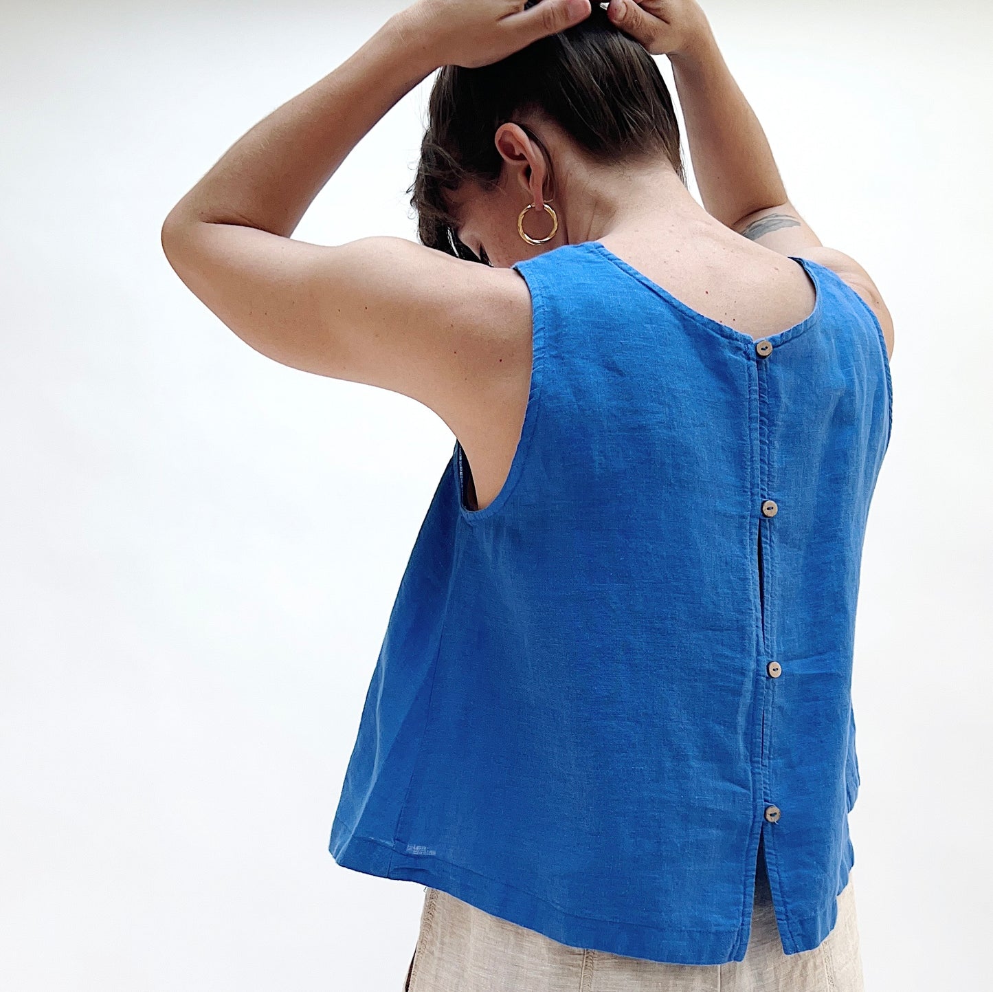 Button Back Tank in Flax Flower