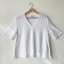 Load image into Gallery viewer, Cut Loose | V-Neck Elbow Sleeve Top in White
