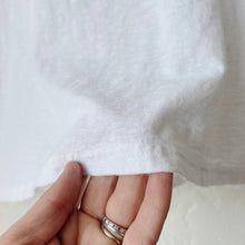 Load image into Gallery viewer, Cut Loose | V-Neck Elbow Sleeve Top in White
