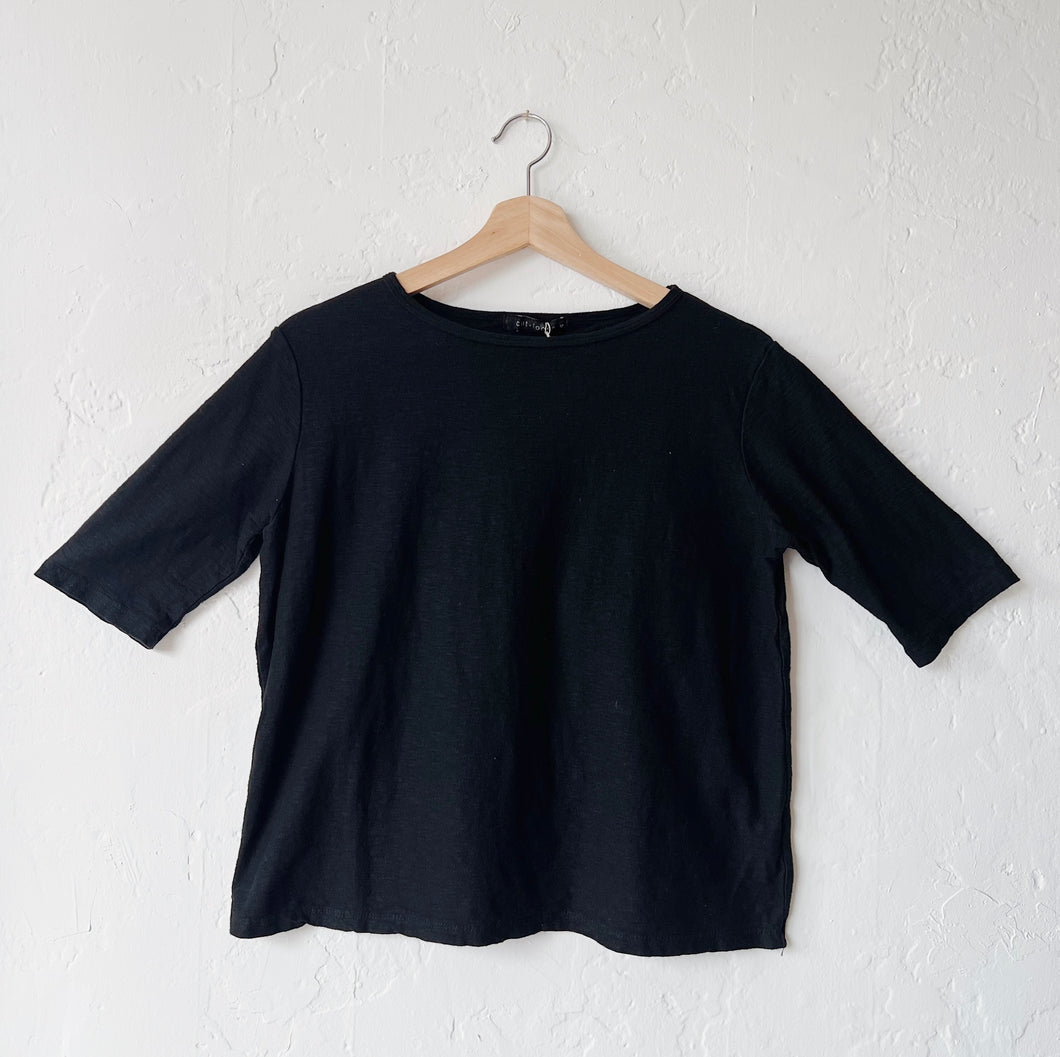 Cut Loose | Elbow Sleeve Top in Black