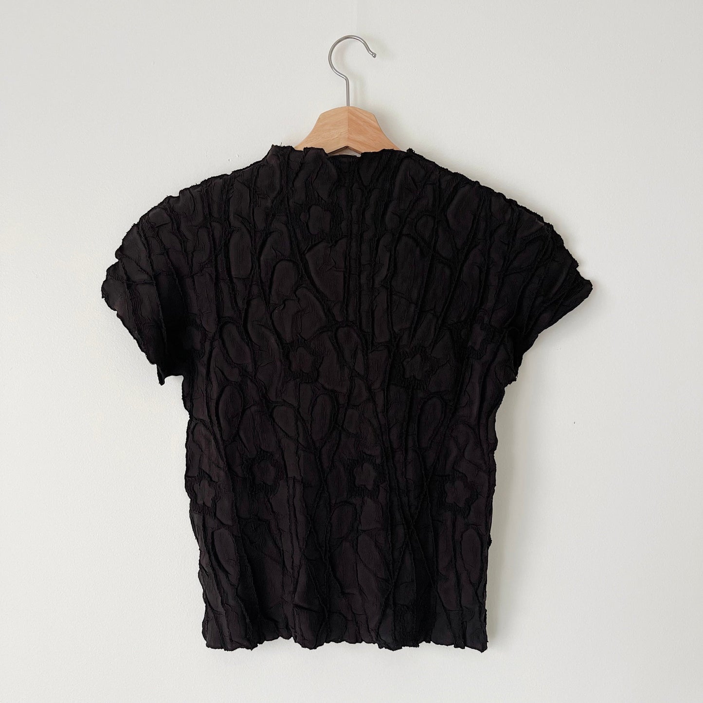 Short Sleeve Crinkle Top in Black