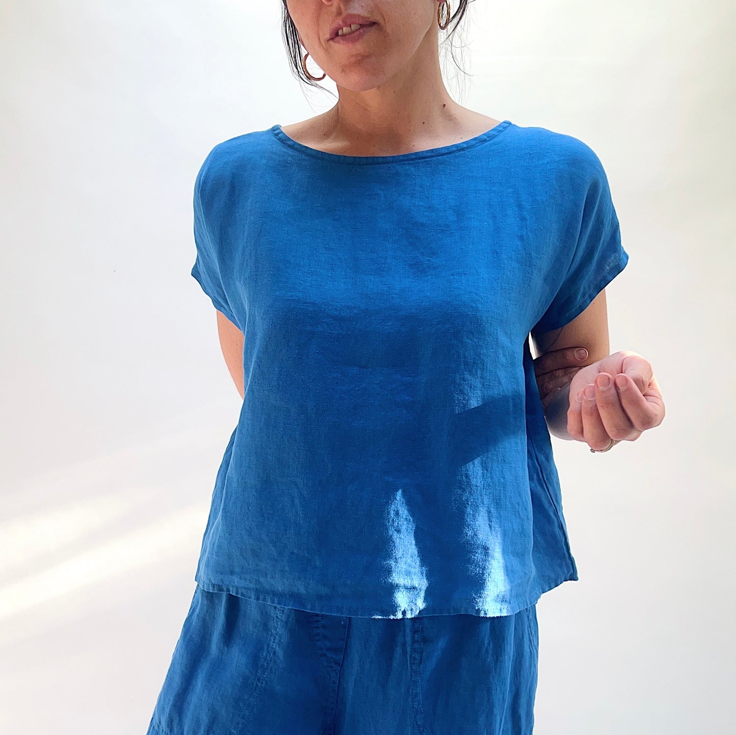 High Low Linen Tee in Vivid Blue