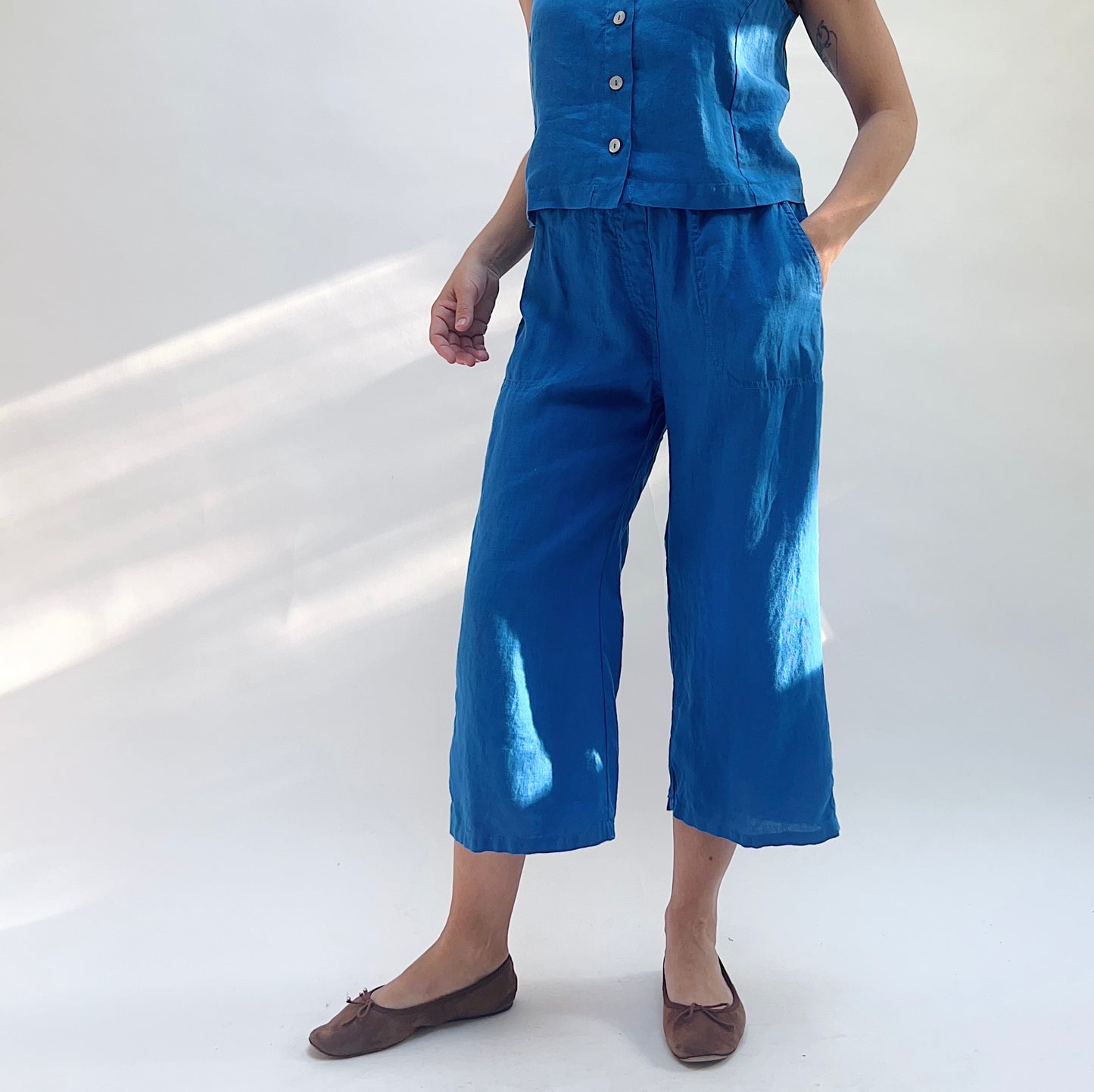 Hanky Linen Easy Crop Flood in Vivid Blue
