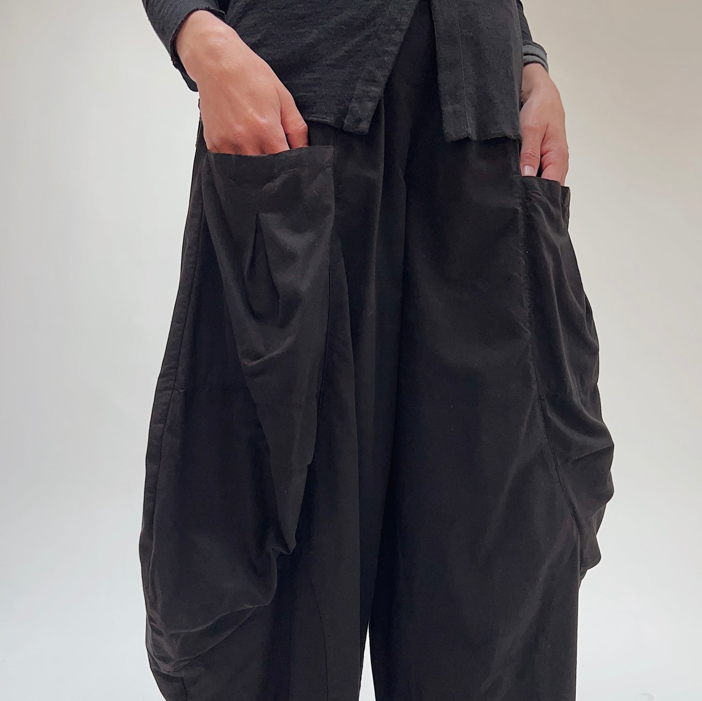 Double Pocket Cotton Pant in Black