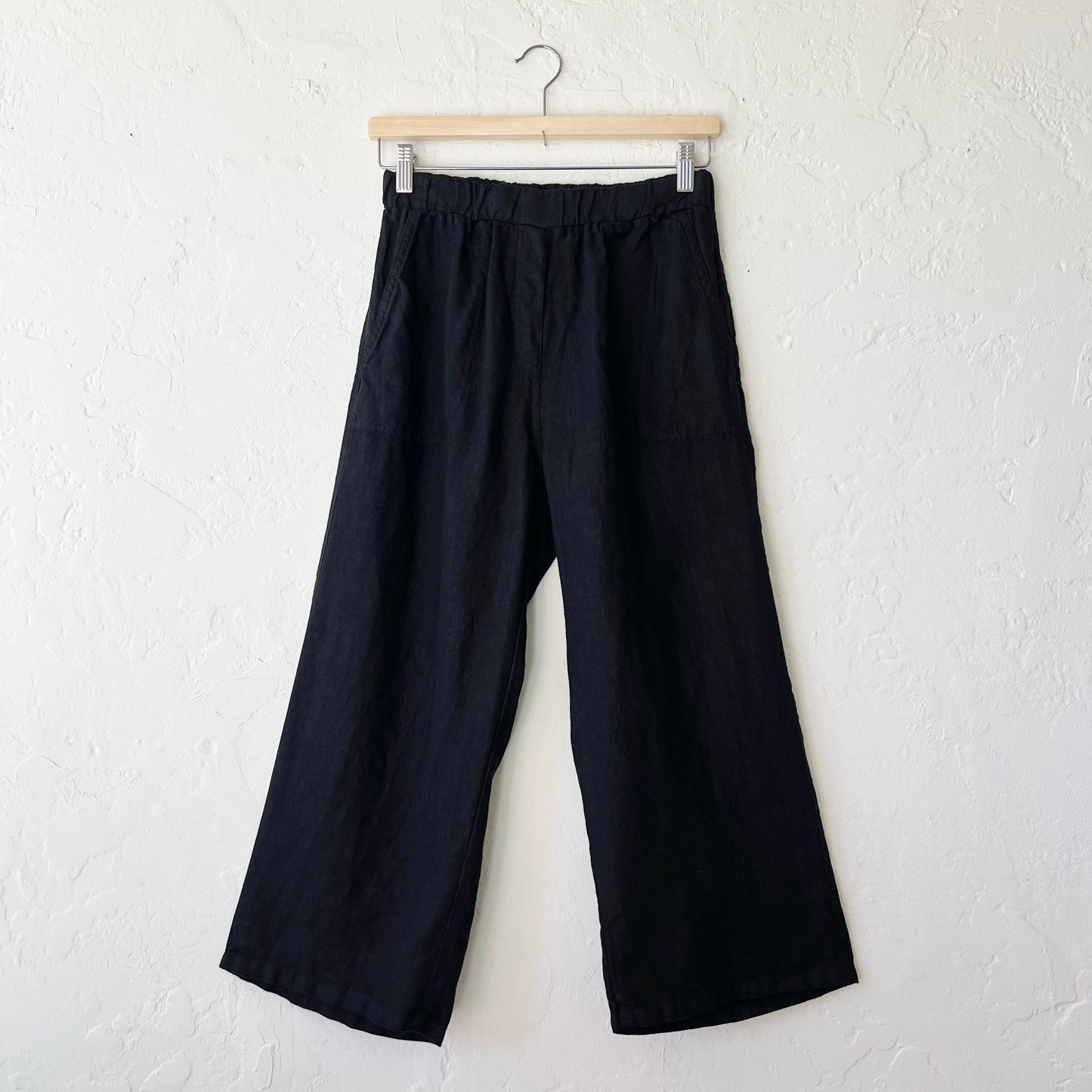Heavy Linen Easy Crop Flood in Black