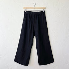 Load image into Gallery viewer, Cut Loose | Heavy Linen Easy Crop Flood in Black
