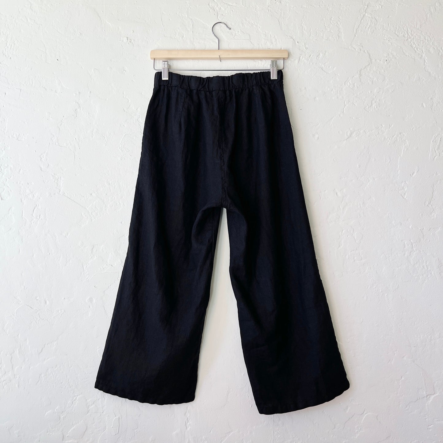 Heavy Linen Easy Crop Flood in Black