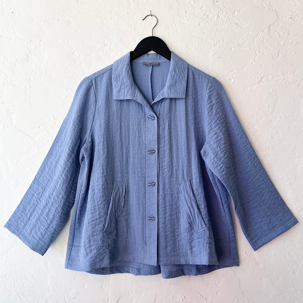 Habitat | Express Travel Solid Pleat Back Blouse in Rain