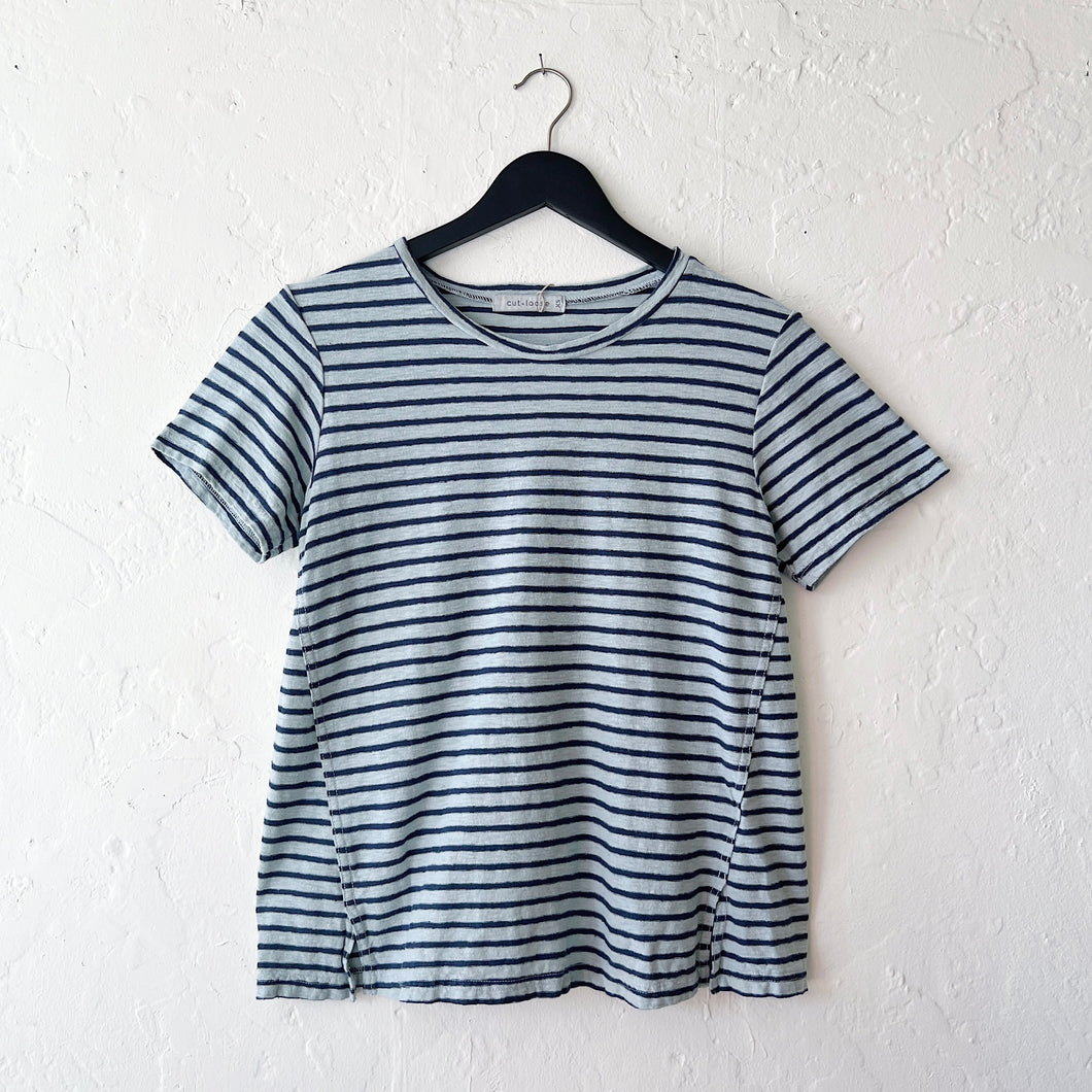 Cut Loose | Short Sleeve Slit Hem Tee in Navy and Moonlight Stripe