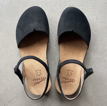 Load image into Gallery viewer, Dansko | Rowan in Black Nubuck
