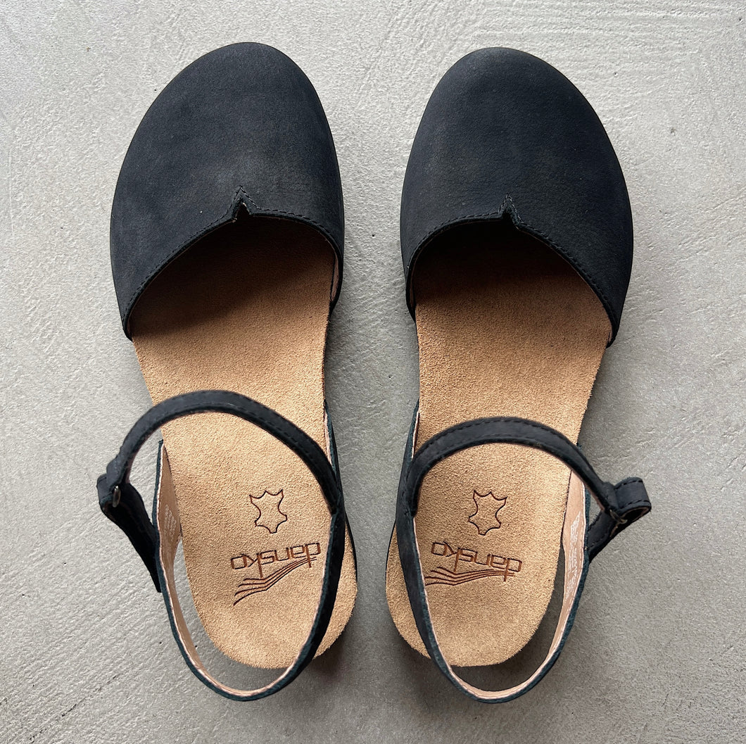 Dansko | Rowan in Black Nubuck