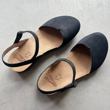 Load image into Gallery viewer, Dansko | Rowan in Black Nubuck
