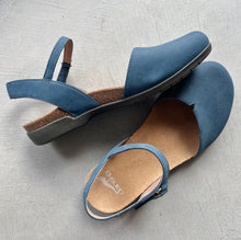 Load image into Gallery viewer, Dansko | Rowan in Navy Milled Nubuck
