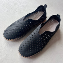 Load image into Gallery viewer, Ilse Jacobsen | Tulip Slip On Sneakers in Black
