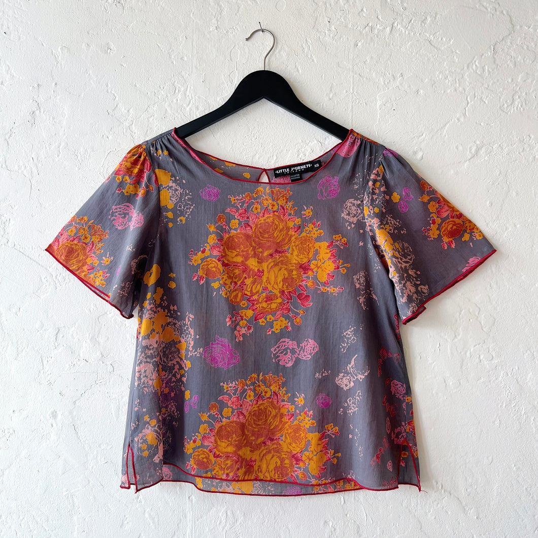 Little Journeys | Twilly Blouse in Charcoal Big Roses