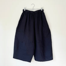Load image into Gallery viewer, Cut Loose | Hanky Linen Balloon Crop Pant in Lights Out

