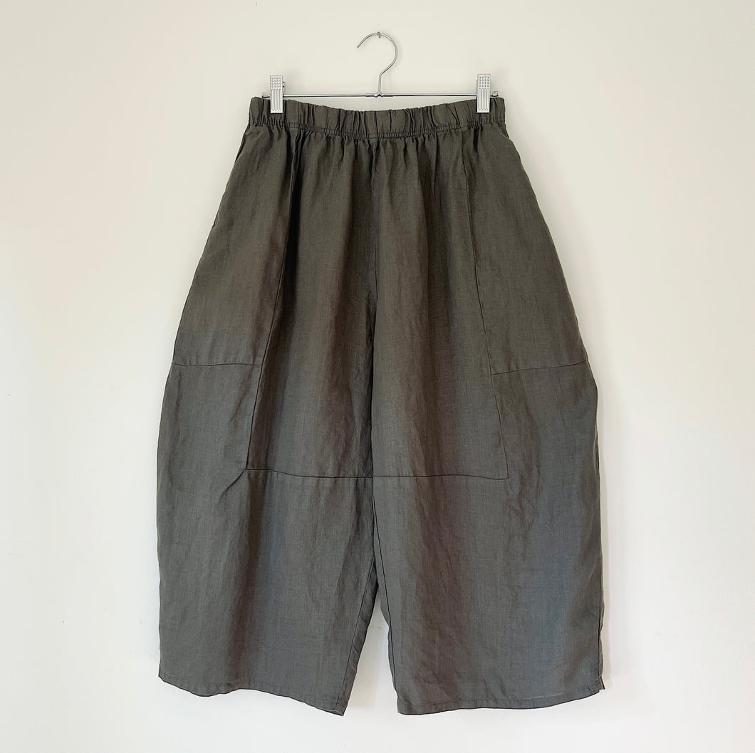 Cut Loose | Hanky Linen Balloon Crop Pant in Clay