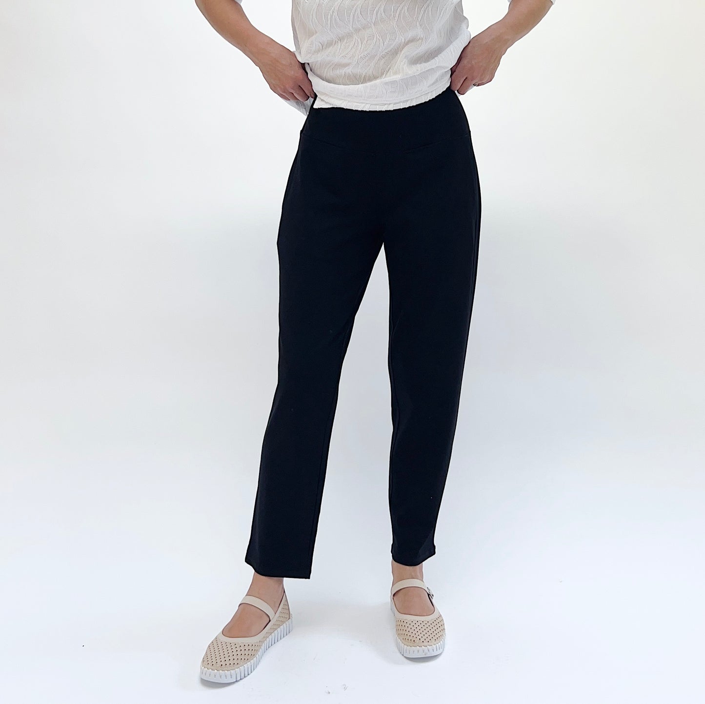 Core Travel Straight Pant in Black